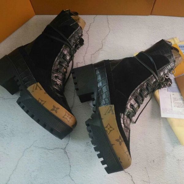 2020 fashion women's boots thick high-heeled front lace-up british style printed color-matching martin boots factory direct sales, Black
2020 fashion women's boots thick high-heeled front lace-up british style printed color-matching martin boots factory direct sales, Black