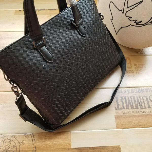 new leather woven men's bag handbag business men's briefcase double pull computer bag large capacity single shoulder bag
new leather woven men's bag handbag business men's briefcase double pull computer bag large capacity single shoulder bag