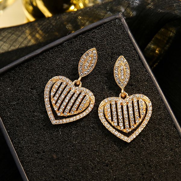 fashion crystal rhinestone love hearts earrings hollow out micro inlay zircon ear studs earring women girls deaigner jewelry statement gifts, Golden;silver
fashion crystal rhinestone love hearts earrings hollow out micro inlay zircon ear studs earring women girls deaigner jewelry statement gifts, Golden;silver