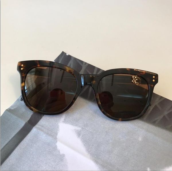 new 94 mens sunglasses men sun glasses women sunglasses fashion style protects eyes gafas de sol lunettes de soleil with box, White;black
new 94 mens sunglasses men sun glasses women sunglasses fashion style protects eyes gafas de sol lunettes de soleil with box, White;black