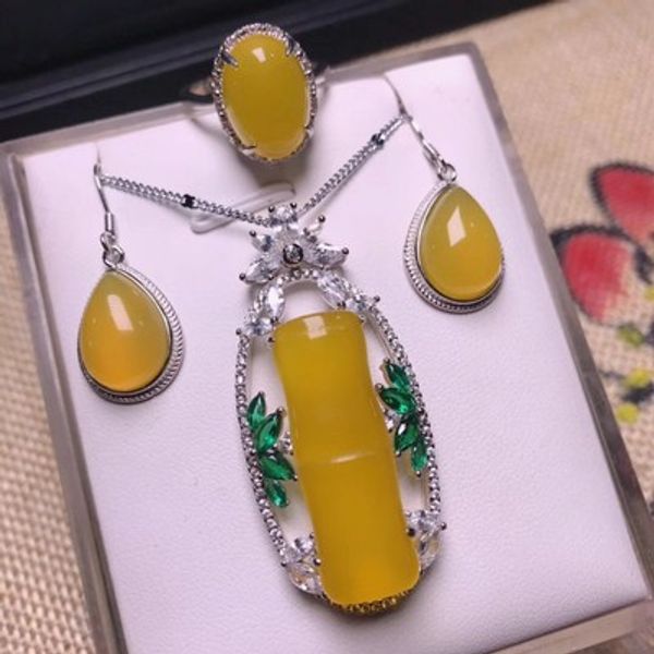 authentic jade myelin three-piece set of yellow pendant earrings ring live s925 silver-encrusted jade myelin set women's decorat
authentic jade myelin three-piece set of yellow pendant earrings ring live s925 silver-encrusted jade myelin set women's decorat