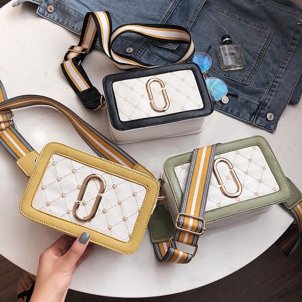 stylish diamond grille wide shoulder strap small square bag women's 3 color versatile with single shoulder crossbody bags
stylish diamond grille wide shoulder strap small square bag women's 3 color versatile with single shoulder crossbody bags