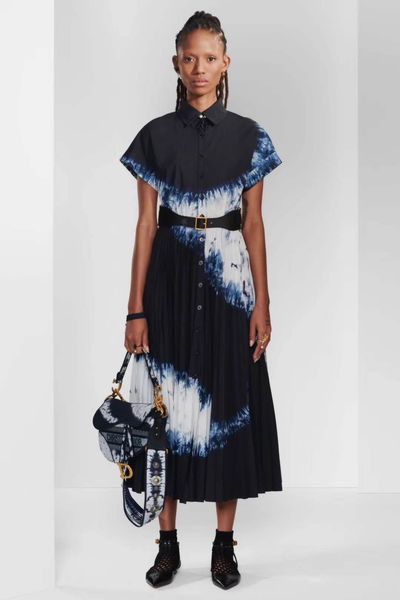 spring and summer 2020 new women's rebate ruffle collar tie dye color with wild decoration jumpsuit
spring and summer 2020 new women's rebate ruffle collar tie dye color with wild decoration jumpsuit