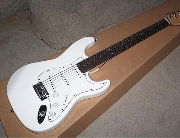 бесплатная доставка белого корпус электрогитара с белой накладкой, rosewood грифом, chrome оборудованиями, предлагает подгонять как вы запра
бесплатная доставка белого корпус электрогитара с белой накладкой, rosewood грифом, chrome оборудованиями, предлагает подгонять как вы запра