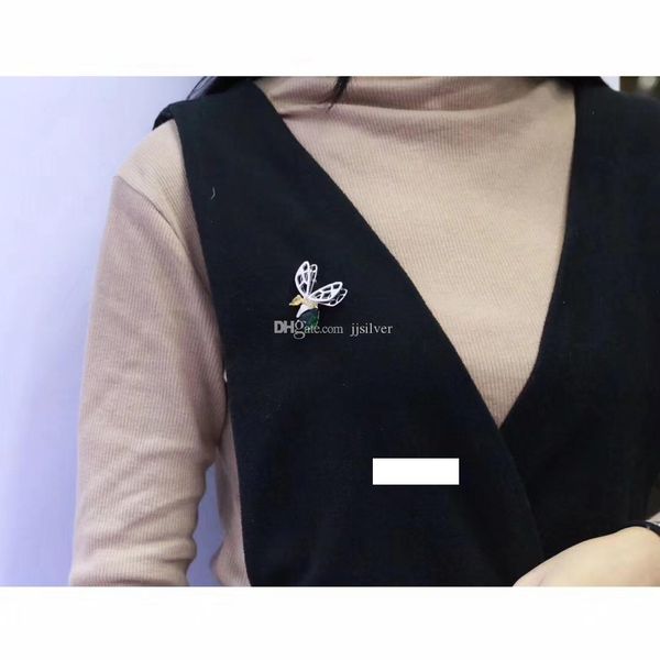 новый дизайн личность стерлингового серебра 925 инкрустация циркон моды bee кристалл камень броши для женщин свитер пальто аксессуары, Gray
новый дизайн личность стерлингового серебра 925 инкрустация циркон моды bee кристалл камень броши для женщин свитер пальто аксессуары, Gray