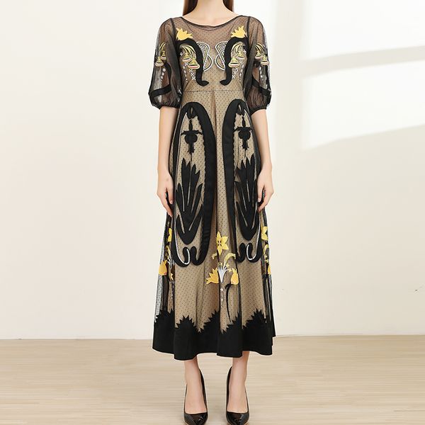 fashion 2019 stylish designer runway dress women's half sleeve embroidery gauze dress, Black;gray
fashion 2019 stylish designer runway dress women's half sleeve embroidery gauze dress, Black;gray