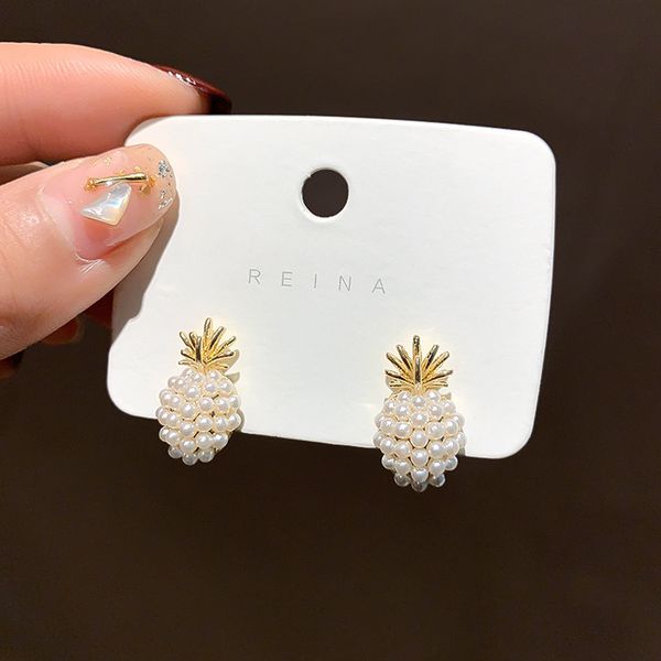 2020 new pineapple pearl earrings female korean version of the temperament simple and cold wind compact design earrings, Golden;silver
2020 new pineapple pearl earrings female korean version of the temperament simple and cold wind compact design earrings, Golden;silver