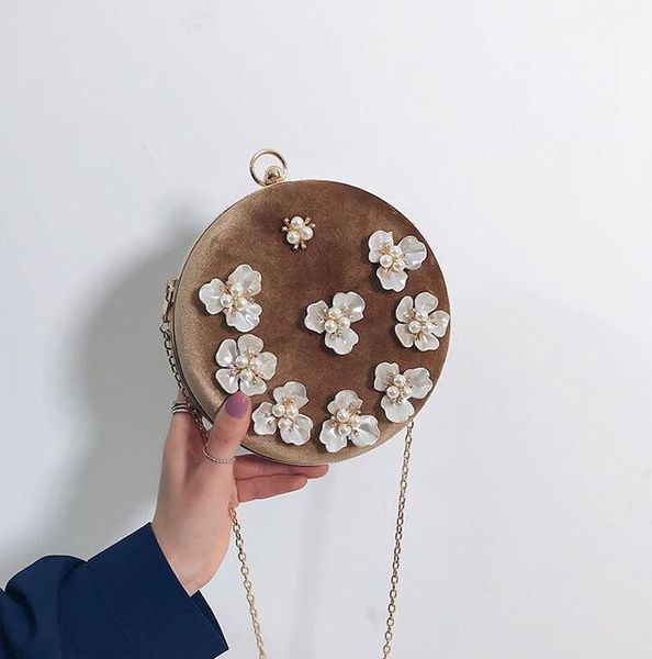 factory outlet women handbag sweet air pearl flower round hard box bag fashion gold fashion chain bag pearl diamond hand holding dinner bag
factory outlet women handbag sweet air pearl flower round hard box bag fashion gold fashion chain bag pearl diamond hand holding dinner bag