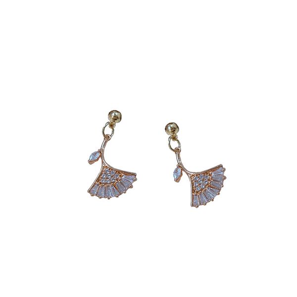 Bright eyes 925 silver plated real gold zircon European and American Earrings female pin fashion cross light luxury earring net red
Bright eyes 925 silver plated real gold zircon European and American Earrings female pin fashion cross light luxury earring net red