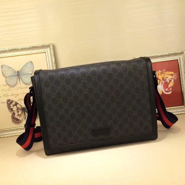 classic limited men's shoulder bag luxury real leather pvc designer handbags ladies messenger crossbody bag for man size 33*24*10cm
classic limited men's shoulder bag luxury real leather pvc designer handbags ladies messenger crossbody bag for man size 33*24*10cm