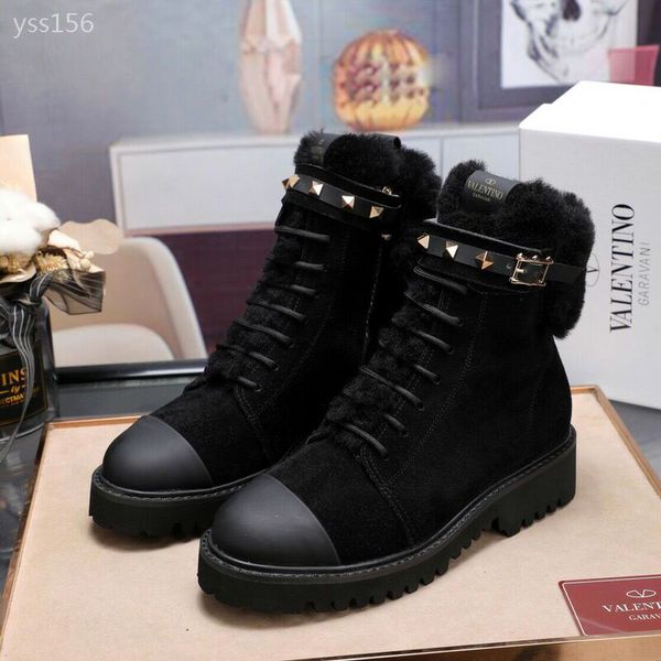 2020 new winter and autumn hairy boots flat snow boots high-end women's shoes with casual martin boot fur snow boots female, Black
2020 new winter and autumn hairy boots flat snow boots high-end women's shoes with casual martin boot fur snow boots female, Black