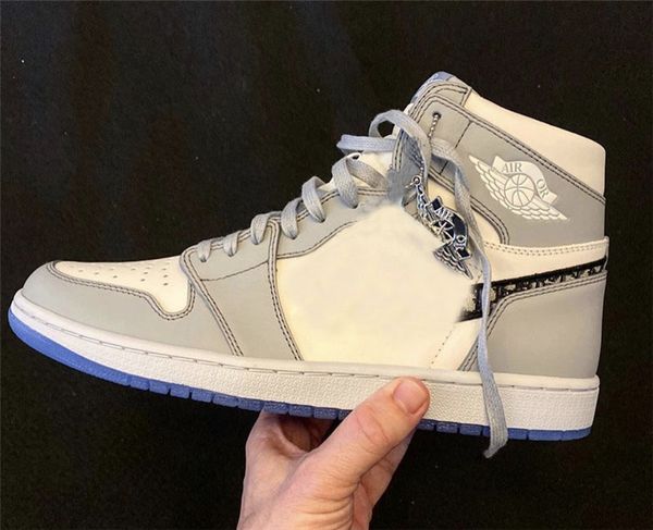 authentic 2020dior x air 1 high og retro luxury basketball shoes man women 202airjordan white grey black sneakers sports with original box
authentic 2020dior x air 1 high og retro luxury basketball shoes man women 202airjordan white grey black sneakers sports with original box