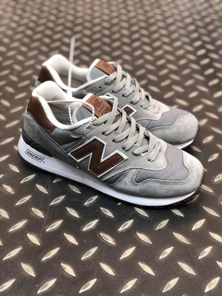 2020 men's fashion cushioning running shoes black white zapatas fashion outdoor sneakers high design sneakers jogging size 39-44
2020 men's fashion cushioning running shoes black white zapatas fashion outdoor sneakers high design sneakers jogging size 39-44