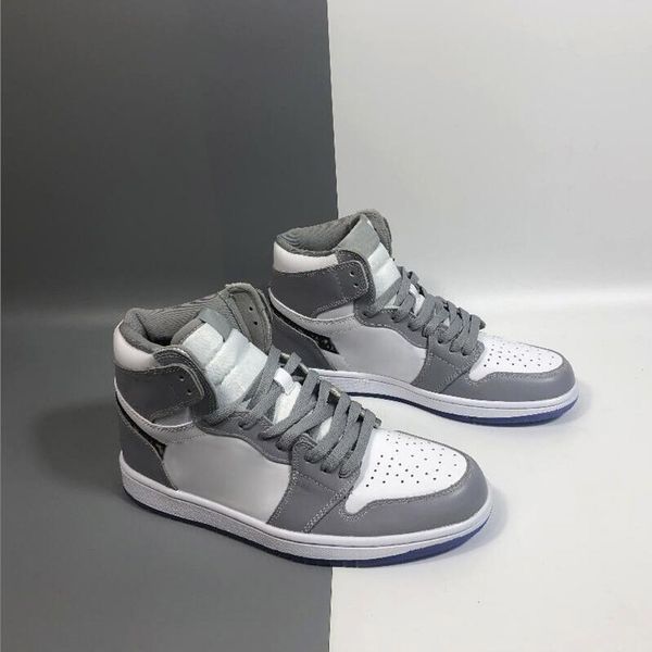 1 high og retro luxury 1s men women basketball shoes white grey black des chaussures trainers outdoor sports sneakers 40-45, White;red
1 high og retro luxury 1s men women basketball shoes white grey black des chaussures trainers outdoor sports sneakers 40-45, White;red