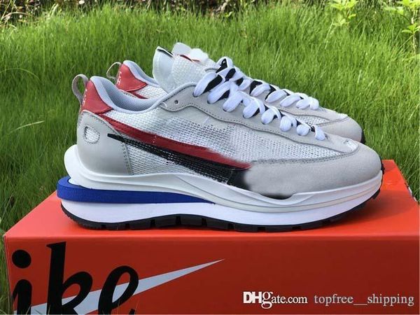 2020 authentic sacai x vaporwaffle men running shoes sail light bone game royal sport fuchsia shoes sneakers with box
2020 authentic sacai x vaporwaffle men running shoes sail light bone game royal sport fuchsia shoes sneakers with box