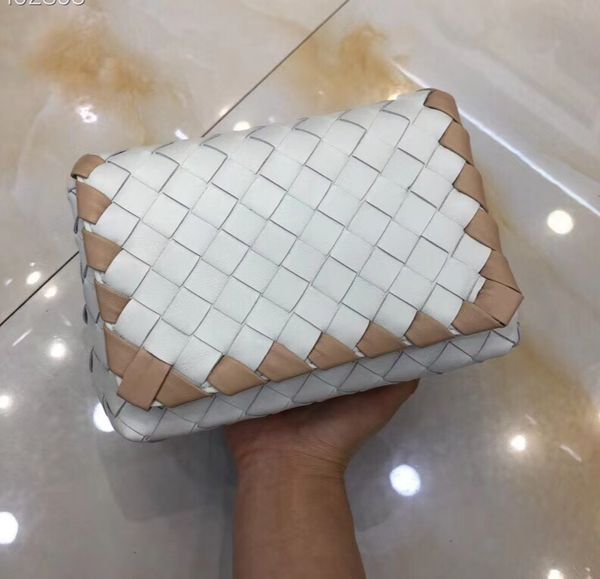 italy genuine leather crochet mini shoulder bags wholesale luxury bags white with gold line crossbody bag
italy genuine leather crochet mini shoulder bags wholesale luxury bags white with gold line crossbody bag
