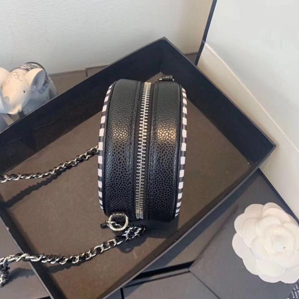 горячая женская кожаная круглая сумка французский дизайнер crossbody bag small fresh style встроенная позиция кредитной карты с цепочкой дли
горячая женская кожаная круглая сумка французский дизайнер crossbody bag small fresh style встроенная позиция кредитной карты с цепочкой дли