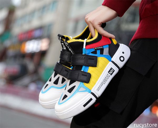 2020 with fashion designer shoes triple s sneakers cool sole stitching wild sneakers three color men running outdoor shoes
2020 with fashion designer shoes triple s sneakers cool sole stitching wild sneakers three color men running outdoor shoes