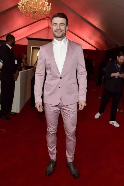 new two buttons pink wedding groom tuxedos peak lapel groomsmen men suits prom blazer (jacket+pants+tie) 123, Black;gray
new two buttons pink wedding groom tuxedos peak lapel groomsmen men suits prom blazer (jacket+pants+tie) 123, Black;gray