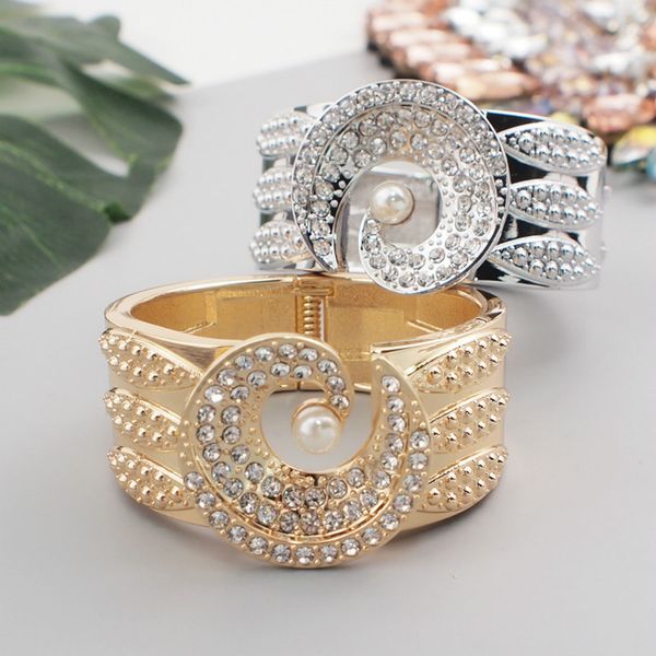 2020 new fashion exaggerated personality alloy bracelet for women trendy gold senior jewelry gift, Black
2020 new fashion exaggerated personality alloy bracelet for women trendy gold senior jewelry gift, Black