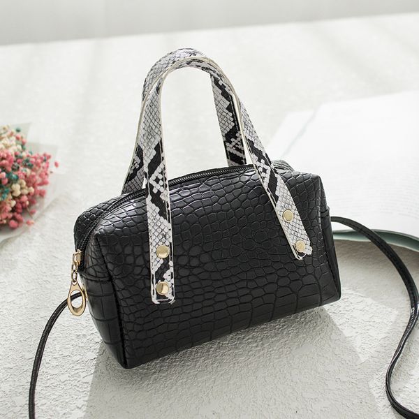 2020 ladies fashion new female bag crocodile grain messenger bag temperament pillow pu female
2020 ladies fashion new female bag crocodile grain messenger bag temperament pillow pu female