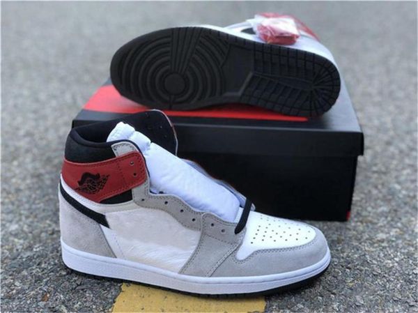 2020 1 og high light smoke grey basketball shoes retro white black varsity red 555088-126 authentic sports sneakers size 7-13
2020 1 og high light smoke grey basketball shoes retro white black varsity red 555088-126 authentic sports sneakers size 7-13