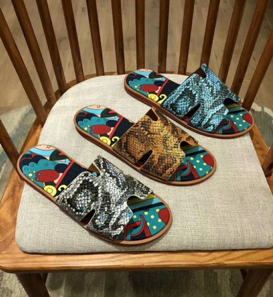 2019 нескользящие сандалии мужская обувь новые буквы мягкие кожаные тапочки повседневные плоские тапочки женские летние плоские со словом та, Black
2019 нескользящие сандалии мужская обувь новые буквы мягкие кожаные тапочки повседневные плоские тапочки женские летние плоские со словом та, Black