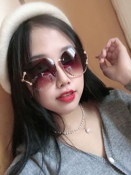 internet famous men and women sunglasses personality frameless fashion glasses fashion trend sunglasses manufacturers wholesale, White;black
internet famous men and women sunglasses personality frameless fashion glasses fashion trend sunglasses manufacturers wholesale, White;black