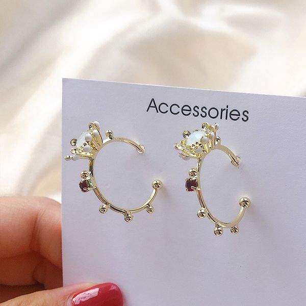 нежные опал цветок корейских серьги женского темперамент c - образный красный ромб модного кольцо универсальных серег, Golden;silver
нежные опал цветок корейских серьги женского темперамент c - образный красный ромб модного кольцо универсальных серег, Golden;silver