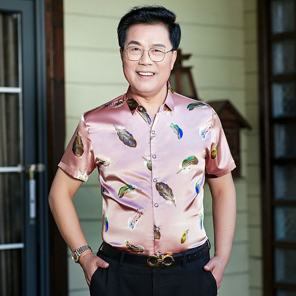 male summer floral printed shirts fashion printing mens silk clothes short sleeve satin silk dress shirt, White;black
male summer floral printed shirts fashion printing mens silk clothes short sleeve satin silk dress shirt, White;black