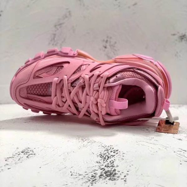 new factory direct sales luxury three-layer s casual shoes women's track and field three-layer black and white gym pink platform couple
new factory direct sales luxury three-layer s casual shoes women's track and field three-layer black and white gym pink platform couple