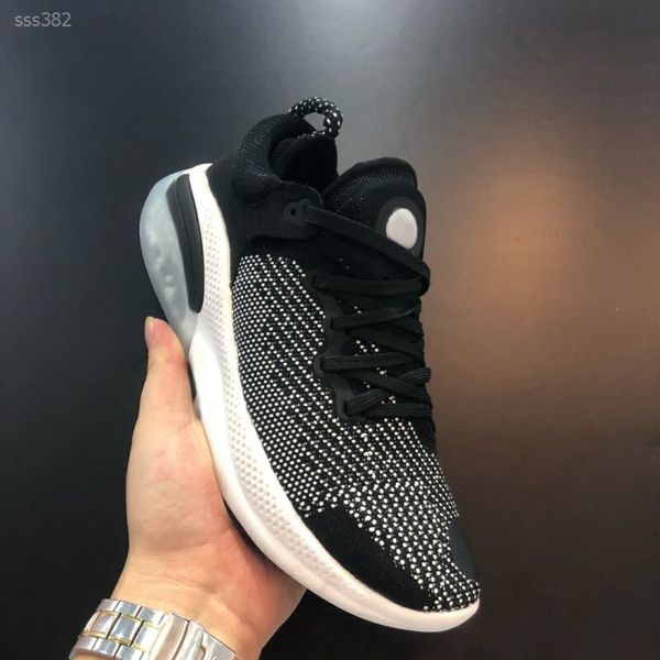 2020 flying line cushioning particles slow running shoes men trainers sneakers fashion trend casual shoes size 39-45, Black
2020 flying line cushioning particles slow running shoes men trainers sneakers fashion trend casual shoes size 39-45, Black