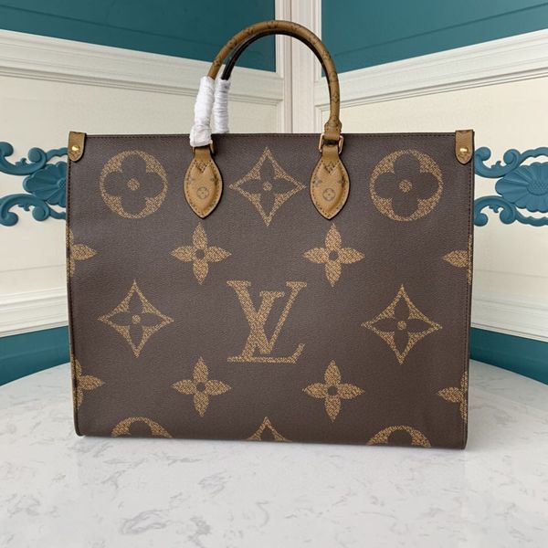 the new lady's handbag high-end custom quality large capacity handbag monogram reverse pattern embellishment side and handle fashion tr
the new lady's handbag high-end custom quality large capacity handbag monogram reverse pattern embellishment side and handle fashion tr