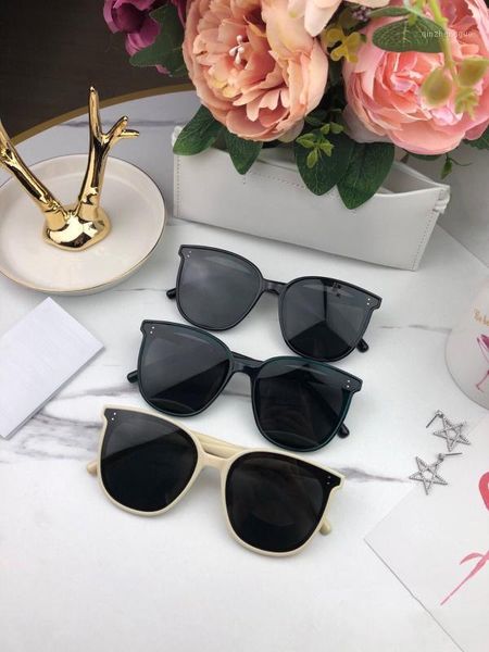 sunglasses polaroid polarized lenses black classic fashion style street for men and women size:65-18-1511, White;black
sunglasses polaroid polarized lenses black classic fashion style street for men and women size:65-18-1511, White;black