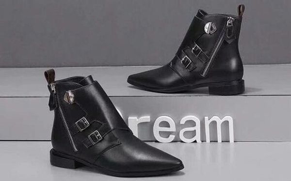 5a 6727400 jumble flat ankle boot,calf leather canvas,rubber outsole,silver-tone buckles,side zip,size 35-41,dhl ing, Black
5a 6727400 jumble flat ankle boot,calf leather canvas,rubber outsole,silver-tone buckles,side zip,size 35-41,dhl ing, Black