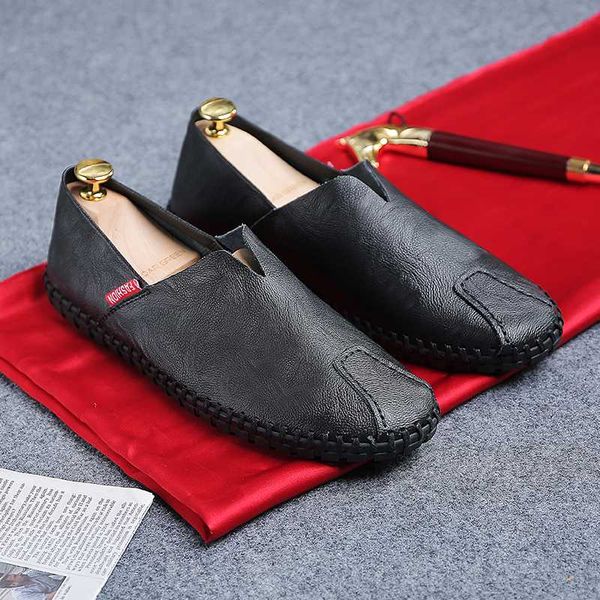 men loafers soft genuine leather peas lazy shoes office business shoes male moccasins man walking driving size 38-50
men loafers soft genuine leather peas lazy shoes office business shoes male moccasins man walking driving size 38-50