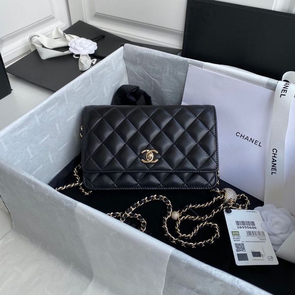 classic lady crossbody bag 7a high-end custom quality single shoulder bag fashion style gold metal accessories with long shoulder strap
classic lady crossbody bag 7a high-end custom quality single shoulder bag fashion style gold metal accessories with long shoulder strap
