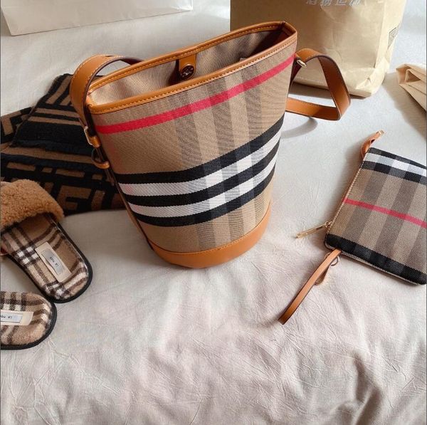 2020 classic lady casual canvas bucket shape striped single-shoulder cross-body bag
2020 classic lady casual canvas bucket shape striped single-shoulder cross-body bag