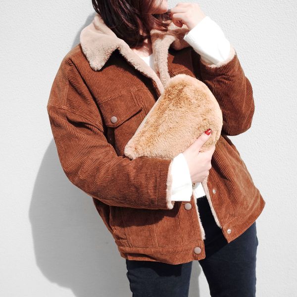 2018 fashion winter women clutch corduroy material chain bags femme fur retro girl cute crossbody zipper bag half moon 
2018 fashion winter women clutch corduroy material chain bags femme fur retro girl cute crossbody zipper bag half moon