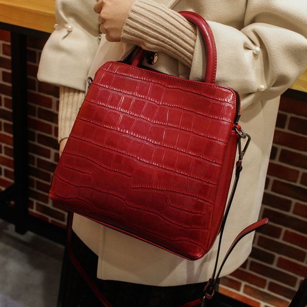 2020 new women's leather bags fashion women's portable cross-body bag cowhide leather single-shoulder bag
2020 new women's leather bags fashion women's portable cross-body bag cowhide leather single-shoulder bag