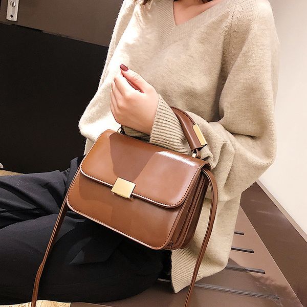 small bag female 2020 new fashion shoulder portable messenger small square bag korean simple lock handbag
small bag female 2020 new fashion shoulder portable messenger small square bag korean simple lock handbag