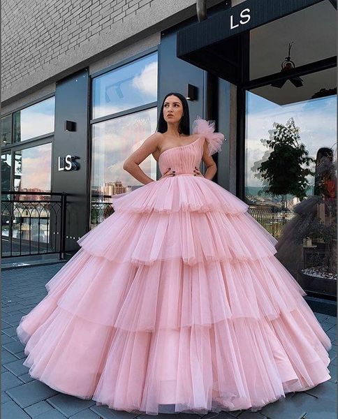 new arabia vintage light pink quinceanera dresses one shoulder tulle tiered ruffles ball gown puffy sweet 16 party prom dress evening gowns, Blue;red
new arabia vintage light pink quinceanera dresses one shoulder tulle tiered ruffles ball gown puffy sweet 16 party prom dress evening gowns, Blue;red