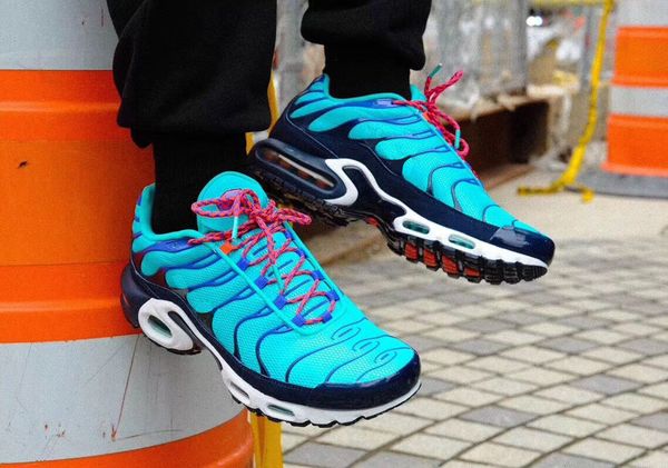 2019 new plus tn tuned discover your hyper jade flash crimson av7940-300 mens running shoes sports trainers designer sneakers size 40-46
2019 new plus tn tuned discover your hyper jade flash crimson av7940-300 mens running shoes sports trainers designer sneakers size 40-46