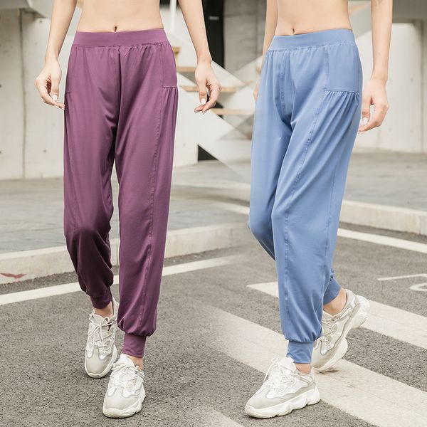 women student loose running pants loose breathable with pocket outdoor sports fitness wear train workout trousers elastic soft, Black;blue
women student loose running pants loose breathable with pocket outdoor sports fitness wear train workout trousers elastic soft, Black;blue