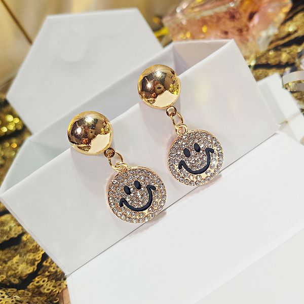 925 silver needle micro inlaid crystal earrings influx temperament smile circle dangle earrings women's fashion korean jewelry
925 silver needle micro inlaid crystal earrings influx temperament smile circle dangle earrings women's fashion korean jewelry