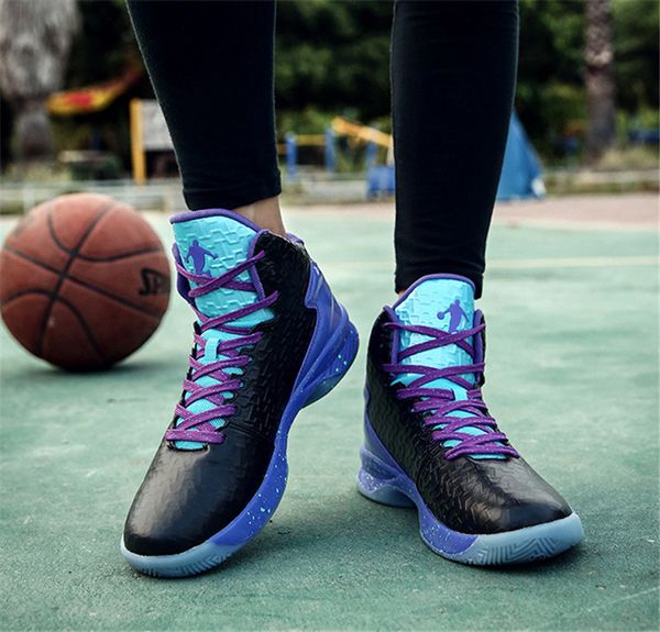 2019 new fashion designer shoes triple s sneakers cool sole stitching wild sports shoes two-color stitching men running outdoor sh
2019 new fashion designer shoes triple s sneakers cool sole stitching wild sports shoes two-color stitching men running outdoor sh