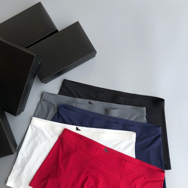 2020 designer men's underwear classic brand style luxury fashion smooth fit not tight comfortable no curling 4pcs boxers hot
2020 designer men's underwear classic brand style luxury fashion smooth fit not tight comfortable no curling 4pcs boxers hot