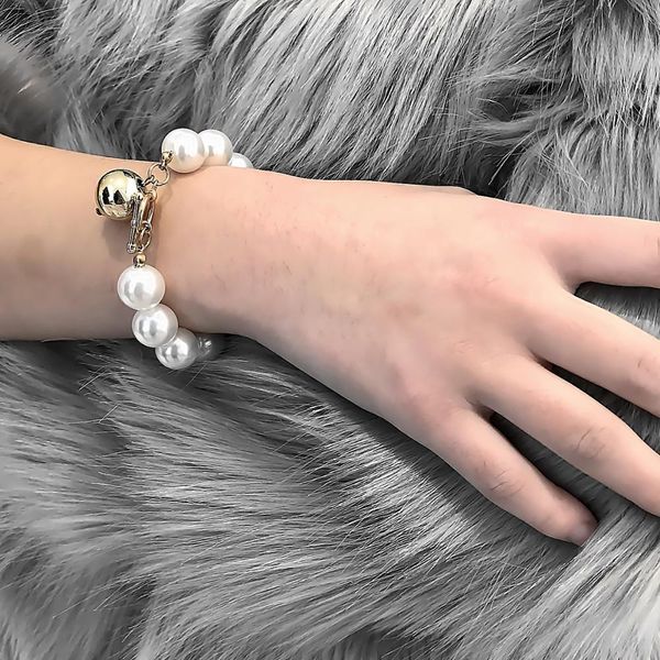 sweet romantic imitation pearl bracelet female wedding gift 2019 new cute alloy beads drop small bracelet factory direct, Black
sweet romantic imitation pearl bracelet female wedding gift 2019 new cute alloy beads drop small bracelet factory direct, Black