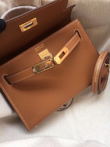 classic lady's handbag high-end custom quality handbag fashion business casual style metal accessories with long shoulder strap, Silver
classic lady's handbag high-end custom quality handbag fashion business casual style metal accessories with long shoulder strap, Silver
