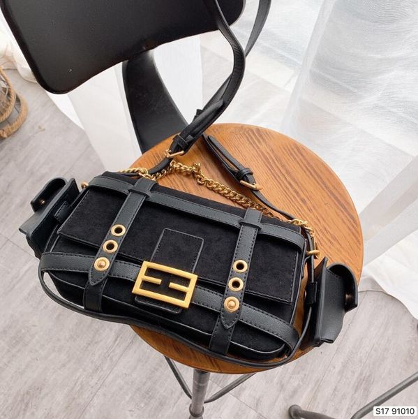 2020 autumn/winter vintage baguette bag stylish lady unique cool girl with diagonal straddle handbag size: ag27*16 cm
2020 autumn/winter vintage baguette bag stylish lady unique cool girl with diagonal straddle handbag size: ag27*16 cm
